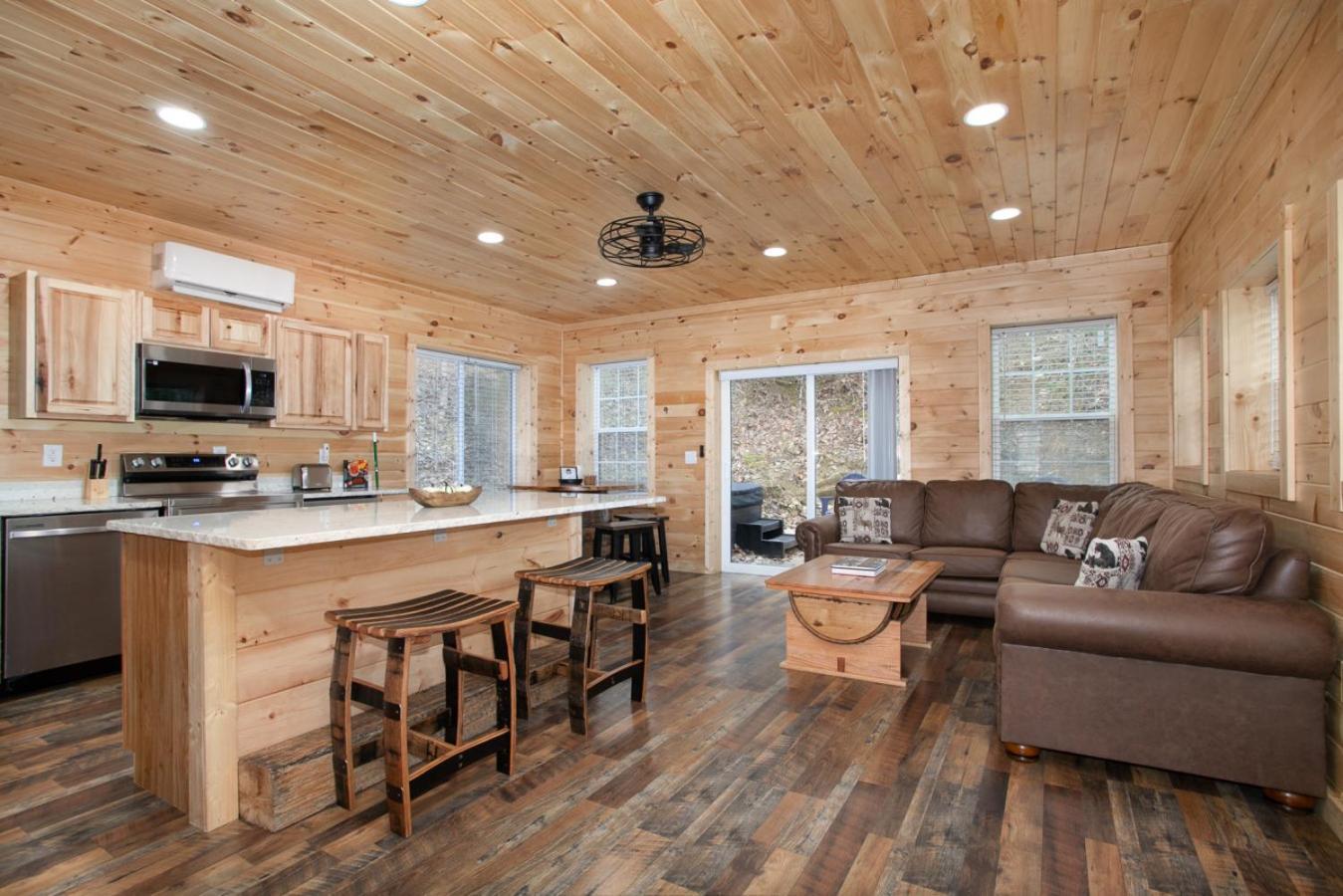 Villa Whiskey Barrel W Hot Tub Arcade Game Fire Pit Sevierville Exterior foto